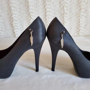 Carlos Santana Feather Charm Heels 8.5